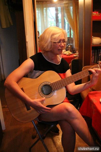 37868_bulat_okudzhava_i_galina_homchik_vinogradnuu_kosto.jpg